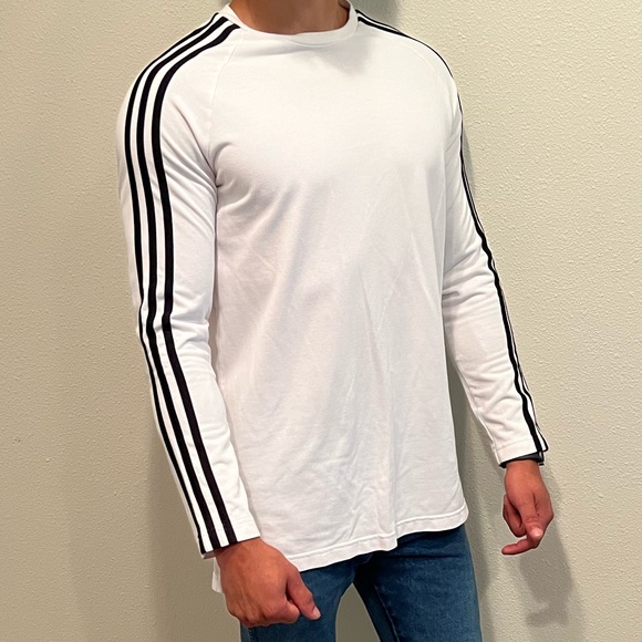 White and Black adidas long sleeve fits mens s/m - Picture 1 of 2